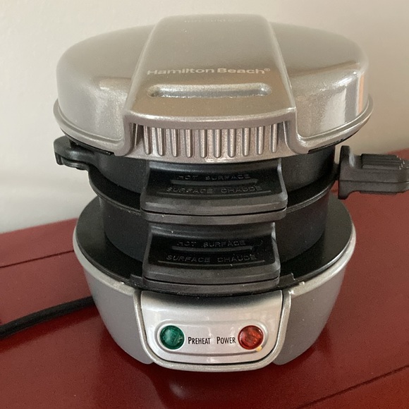 Hamilton Beach Breakfast Sandwich Maker - Picture 2 of 10